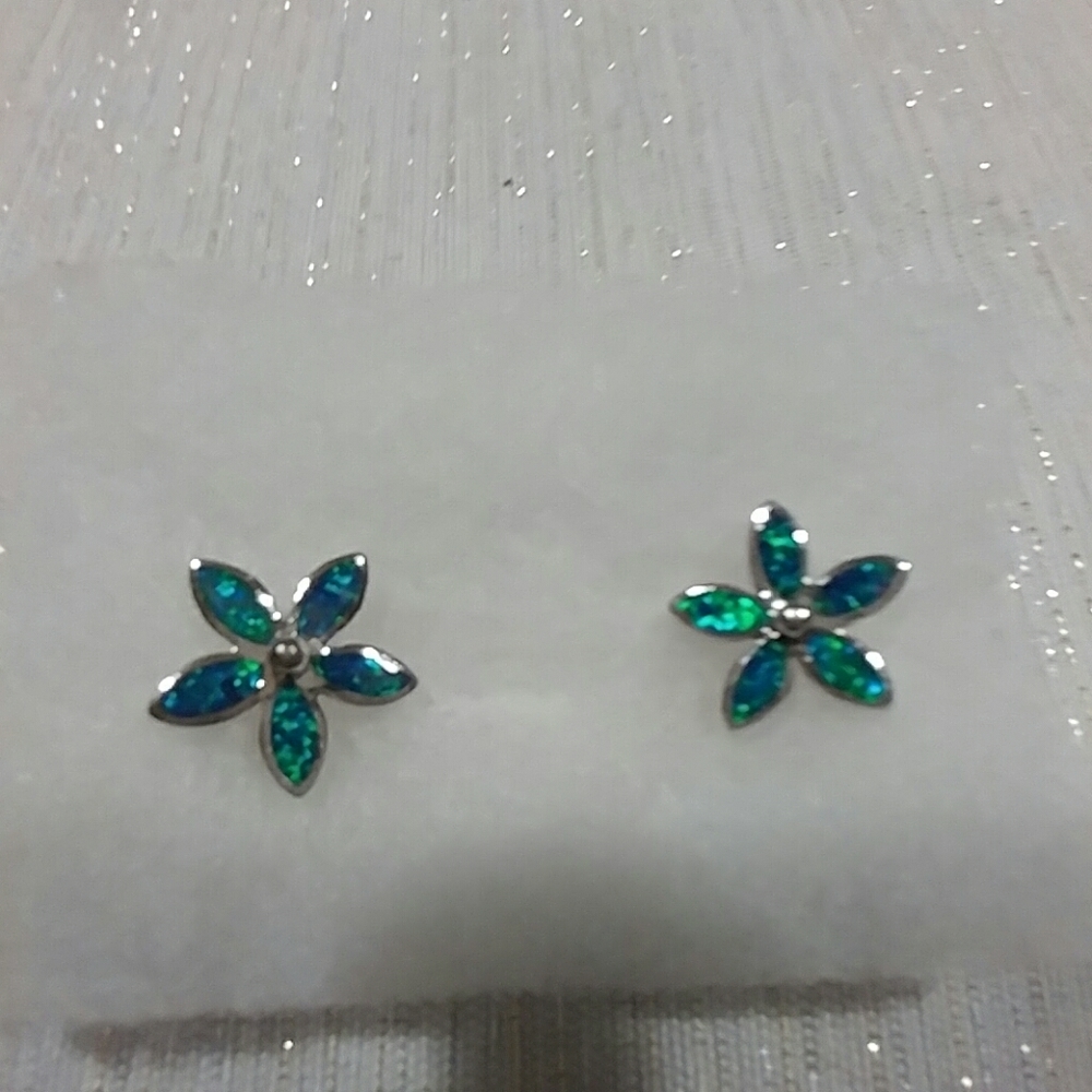 Opal pierec earrings